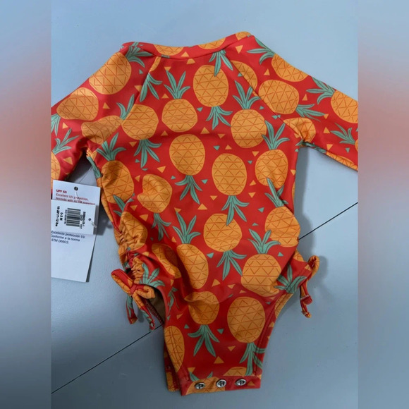 - OLD NAVY BABY SWIMSUIT SIZE 0-3M - Picture 6 of 8